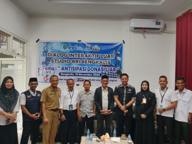 
 Wakil Ketua BAZNAS Usman Hambali bersama Kasat Intel Polres Bengkalis AKP Bagus Nagara Baranacita SIK serta kru RRI Bengkalis