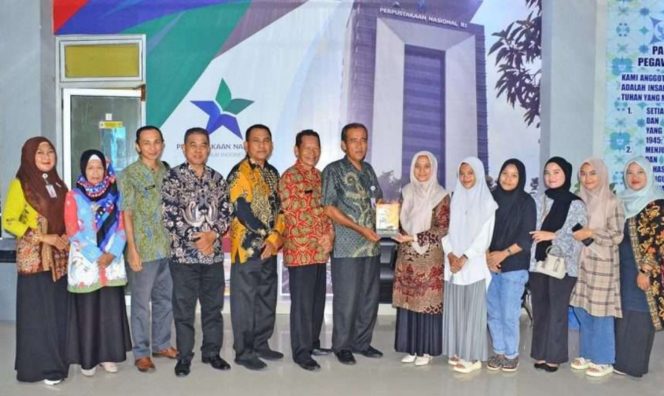 
 📸 Dosen dan Mahasiswa STAIN Bengkalis Serahkan Buku Berjudul “K.H. Imam Bulqin” ke Dispersip Bengkalis,