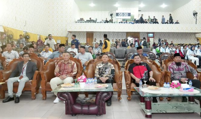 
 📸 Ketua DPRD Septian Nugraha (dua dari kanan) menghadiri undangan debat publik pertama antar pasangan calon Bupati dan Wakil Bupati Bengkalis Tahun 2024