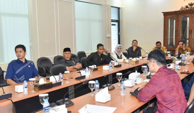 
 📸 Badan Musyawarah (Banmus) melaksanakan rapat untuk menentukan agenda DPRD.