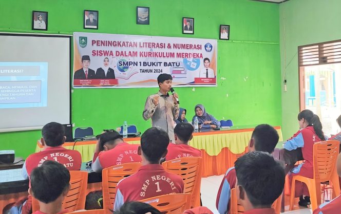 
 📸 Heru Hardianto, S.Sos saat menjadi narasumber kegiatan Peningkatan Literasi dan Numerasi Siswa dalam Kurikulum Merdeka di SMPN1 Bukit Batu.