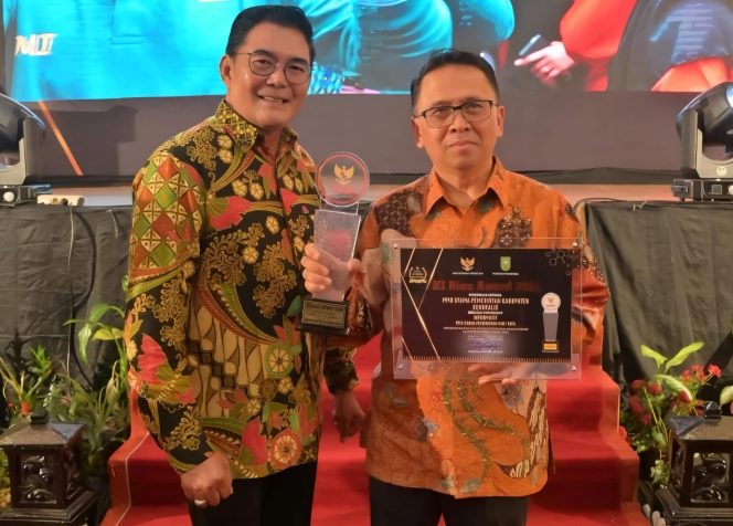 
 📸 ,Pjs. Bupati Bengkalis, Akhmad Sudirman Tavipiyono (kanan) bersama Kadis Kominfotik Kabupaten Bengkalis,  Suwarto.