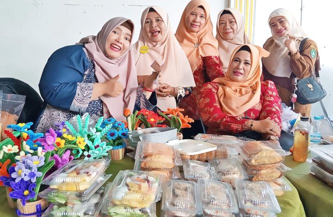 
 📸  Dharma Wanita Persatuan (DWP) Dinas Perpustakaan dan Kearsipan (Dispersip) Kabupaten Bengkalis.