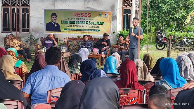 
 📸 Anggota Komisi III DPRD Kabupaten Bengkalis, Fakhtiar Qadri, S.Sos., M.AP. saat Reses si Desa Pematang Duku, Kecamatan Bengkalis.(Ist)