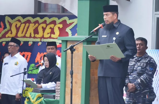 
 📸  Bupati Bengkalis, Kasmarni, diwakili oleh Asisten I Bidang Pemerintahan dan Kesejahteraan Rakyat, Andris Wasono membacakan pidato resmi Menteri Agama RI pada  apel peringatan Hari Amal Bhakti (HAB) ke-79 di Halaman Kantor Kementerian Agama Kabupaten Bengkalis.