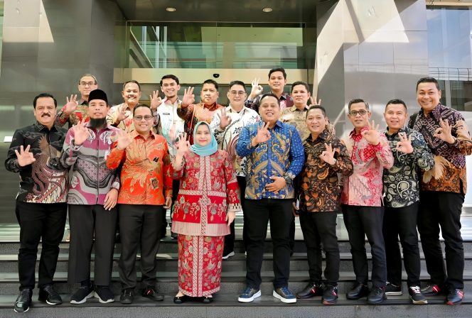 
 📸 Bupati Bengkalis, Kasmarni foto bersama kepala OPD dilingkup Pemkab Bengkalis.