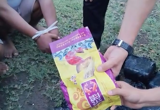 
 📸 BC Bengkalis bersama tim gabungan berhasil gagalkan penyelundupan narkoba jenis sabu seberat 20 kilogram di perairan Pambang, Kabupaten Bengkalis.