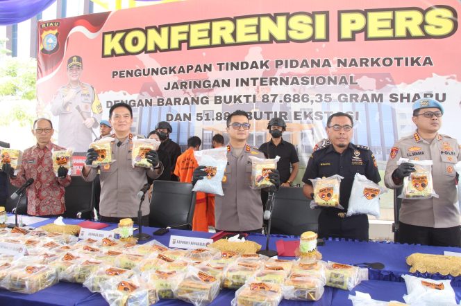 
 📸 Konferensi pers pengungkapan sindikat narkoba internasional