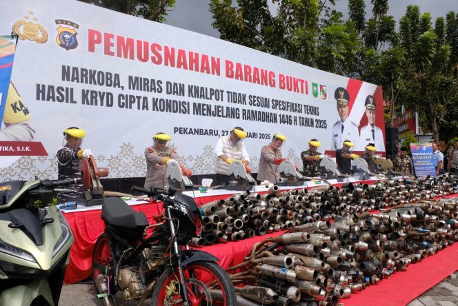 
 📸 Polda Riau Musnahkan Narkoba, Miras, Hingga Knalpot Brong Jelang Ramadhan.