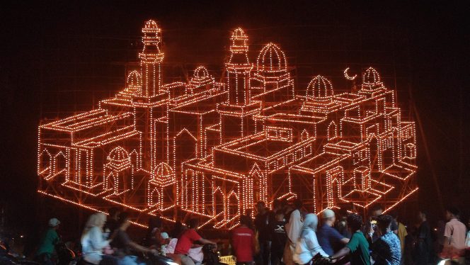 
 📸 Menara colok Dusun Kampung Parit, Desa Pangkalan Batang Barat, Bengkalis tahun 2024 lalu.(Ist)