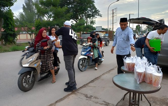 
 📸 NXR DURI Gelar Buka Puasa Bersama dan Bagikan 1000 Cup Minuman kepada Pengguna Jalan.