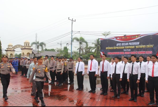 
 📸 Wakapolres Bengkalis, Kompol Anton Rama Putra, S.H., S.I.K., M.I.K pimpin apel Operasi Ketupat Lancang kuning 2025.