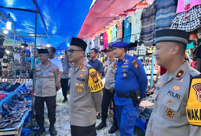 
 📸 Kapolres Bengkalis bersama jajaran Gelar Patroli Dialogis di Pasar Ramadhan.(Ist)