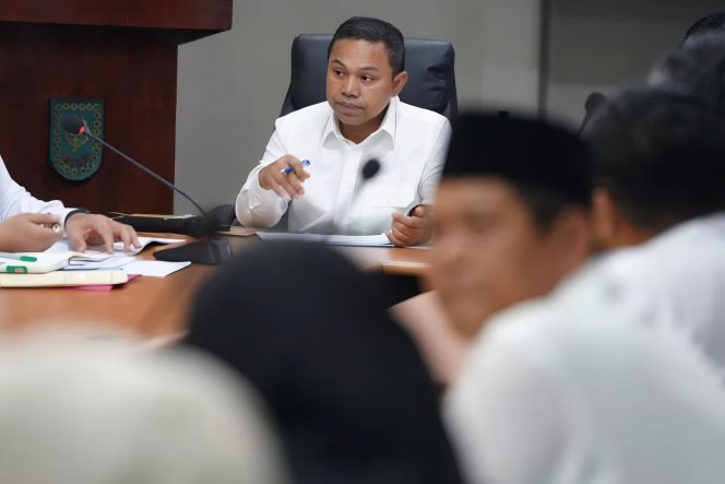 
 📸 
Gubernur Riau, Abdul Wahid, mengunjungi Dinas Perkebunan Riau.((Sumbe/Doc: MCR)