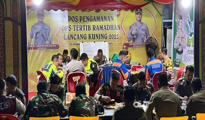 
 📸 Polres Bengkalis dan Aparat Gabungan Gelar Sahur On The Road.(Ist)