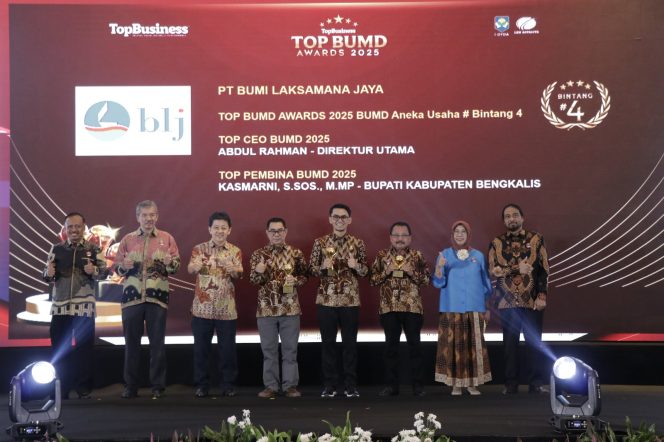 
 📸 Pemkab Bengkalis Sukses Bangkitkan BUMD, Raih Top BUMD Award 2025.