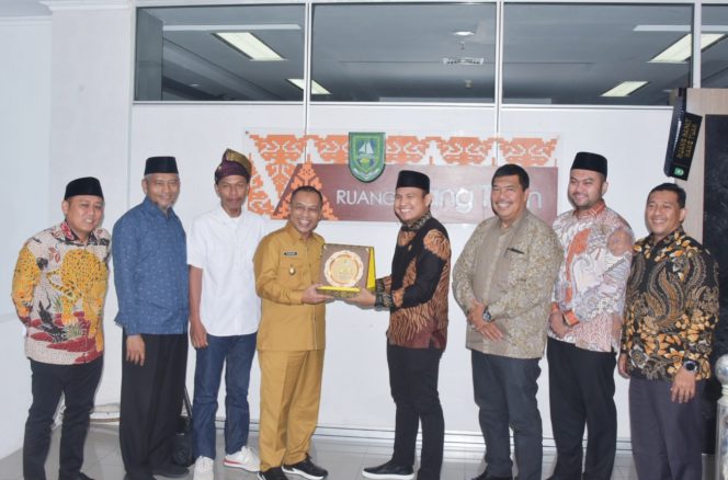 
 📸 Kunjungan kerja Ketua Komisi I DPRD Provinsi Riau, Nur Azmi Hasyim, beserta rombonga di Bengkalis.