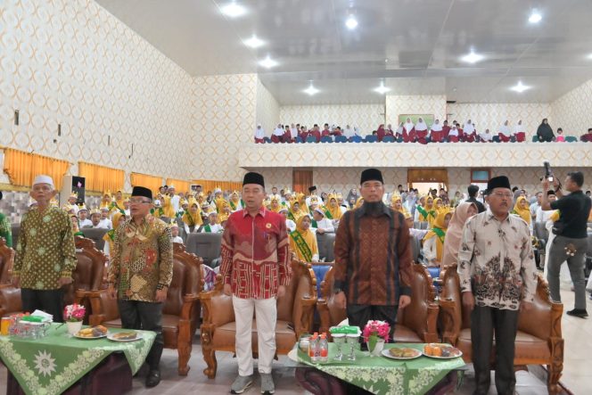 
 📸 Hadiri Wisuda Akbar Tahfidz Qur'an Angkatan V SDS Aisyiyah, Bupati Bengkalis Sampaikan Program Beasiswa.
