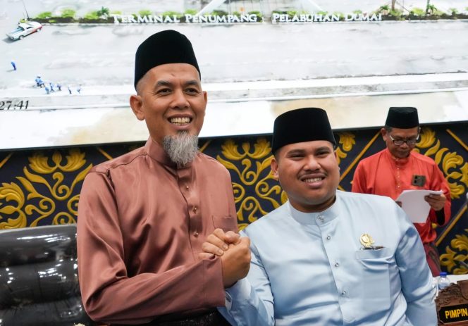
 📸 Wakil Ketua I DPRD Kabupaten Bengkalis, M. Arsya Fadillah (kanan) dan Walikota Dumai