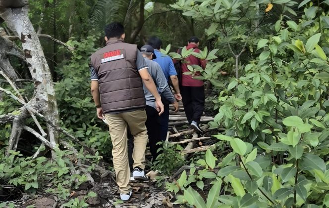 
 📸 Kejari Bengkalis saat investasi ke salah satu lokasi tambak udang 
