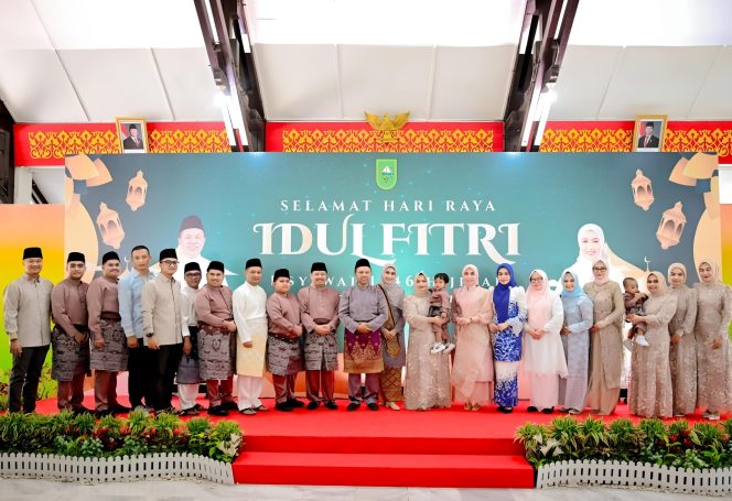 
 📸 Bupati Bengkalis dan rombongan hadiri Open House Forkopimda Riau.
