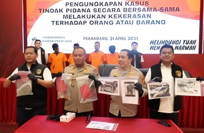 
 📸 Empat dari sebelas anggota kelompok debt collector 