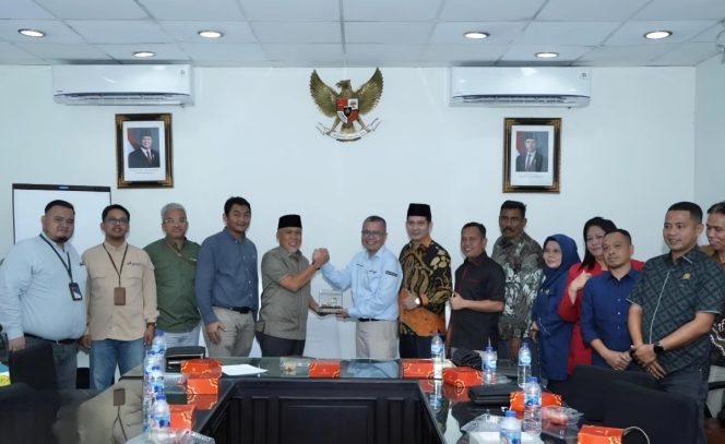
 📸 Komisi III DPRD Kabupaten Bengkalis melakukan pertemuan dengan PT Pertamina Hulu Rokan (PHR) di Rumbai, Pekanbaru - Riau.
