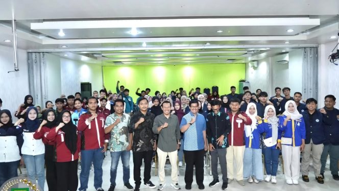 
 📸 Muhammad Isa Saat Menghadiri Acara Seminar Legislatif Yang Diselenggarakan Oleh Majelis Perwakilan Mahasiswa (MPM) Politeknik Negeri Bengkalis.