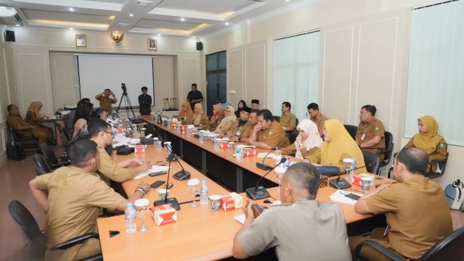 
 📸 Rapat Bapemperda Bersama Bagian Hukum dan Bappeda Guna Membahas Usulan Rancangan Peraturan Daerah (Ranperda) dari Pemerintah Daerah.