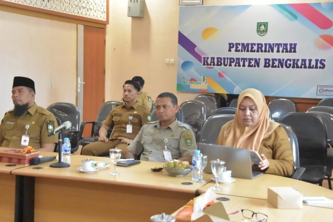 
 📸  Asisten I Bupati Bidang Pemerintahan dan Kesejahteraan Rakyat, Andris Wasono (kiri)