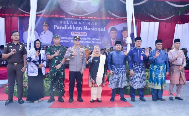 
 📸 Wakil Ketua DPRD Kabupaten Bengkalis, M. Arsya Fadillah, menghadiri upacara peringatan Hari Pendidikan Nasional (Hardiknas) Tahun 2025 di Mandau.