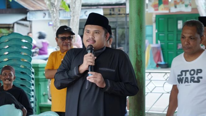 
 📸 Ketua DPRD Kab.Bengkalis Saat Menghadiri Penyembelihan Hewan Qurban di Mesjid Al-Mubarak Desa Senggoro Kec. Bengkalis.