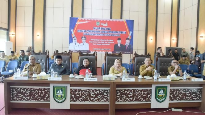 
 📸Kasmarni targetkan pembangunan berbasis inovasi dan sumber dana alternatif di luar APBD.