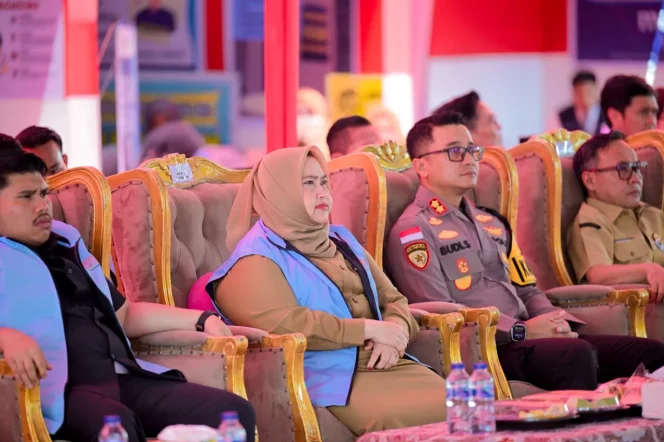 
 📸 Bupati Bengkalis Kasmarni mengikuti peresmian Koperasi Merah Putih secara daring.