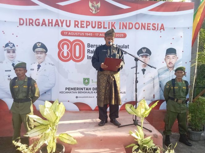 
 Pj. Kepala Desa Pedekik, Iswandi SE, SY