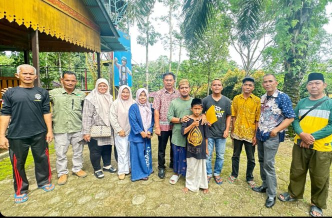 
 Kadis Dinsos Paulina bersama stafnya saat akan melakukan rehabilitasi ODGJ 