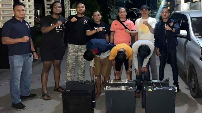 
 📸 Polres Bengkalis menangkap tiga pelaku pencurian baterai tower XL dan Telkomsel.