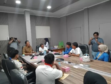 Rapat mahasiswa dengan DPRD