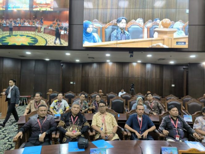 
 Pengurus PWI Pusat bersama DPR RI saat melakukan sidang pembahasan usulan Protokol Perlindungan wartawan