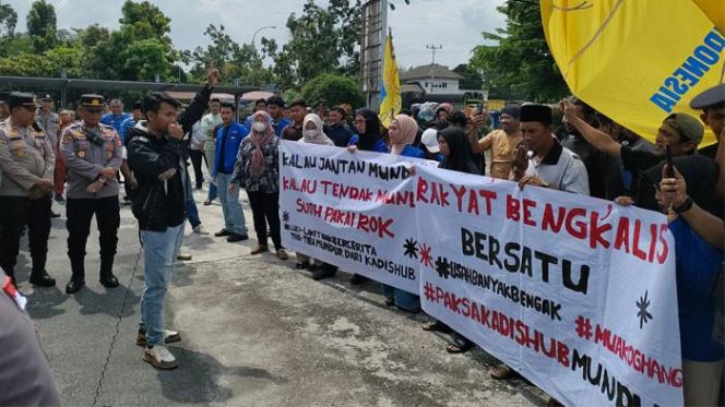 
 Aksi Demo tuntut Kadishub Mundur