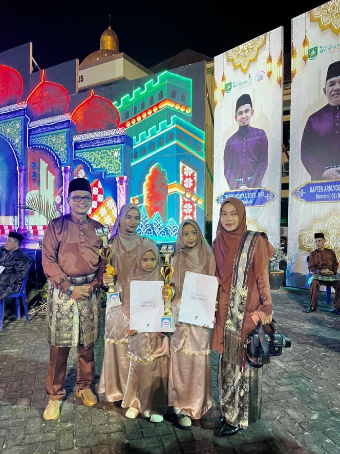 
 Pj. Kades Sungai Batang Budiman SE, MM dan Istri bersama dua peserta peraih juara MTQ Kecamatan Bengkalis