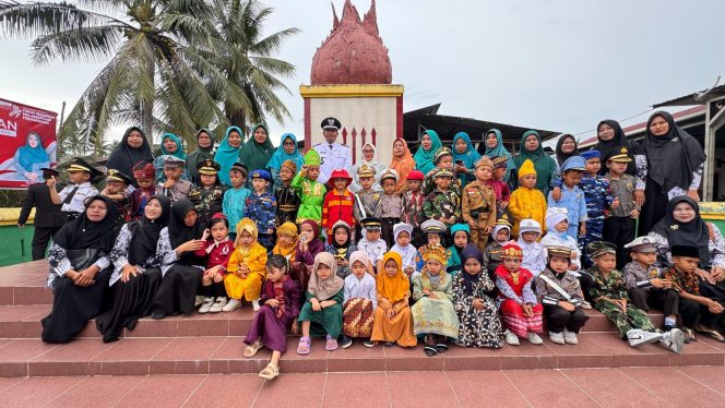 
 Semarak Hari Pahlawan, Siswa RA Ibnu Khaldun Pedekik Kenakan Busana Daerah dan Profesi