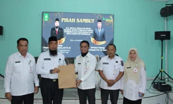 
 📸 Momentum beralihnya kepemimpinan dari Plt. Kepala Dinas sebelumnya, Andris Wasono, AP., M.Si, kepada pejabat baru, Drs. H. Ismail, MP.
