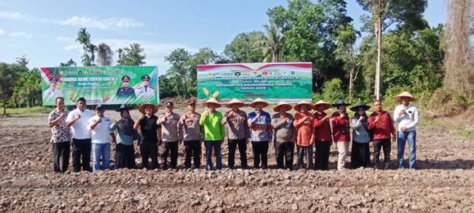 
 Polsek Bengkalis dan Pemdes Kelapapati Tanam Jagung Dukung Ketahanan Pangan