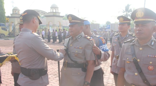 📸 Kapolres Bengkalis memimpin upacara sertijab pejabat utama dan kapolsek, Rabu, 25 Maret 2026.
