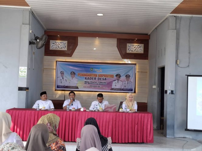 
 Kades Perapat Tunggal Muhammad Dodi Islami, S. STP bersama Nara sumber kegiatan pelatihan