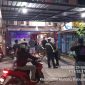 Petugas melakukan tes urine dalam razia tempat hiburan malam di Mandau.