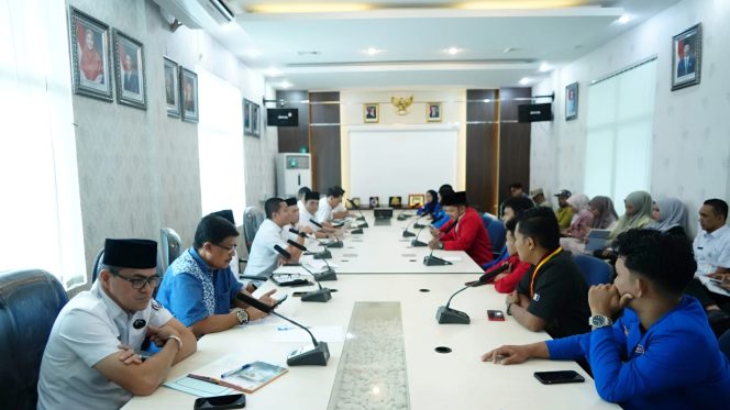 
 📸 Komisi IV DPRD Bengkalis menggelar rapat dengar pendapat dengan mahasiswa terkait kepastian anggaran beasiswa daerah 2026.
