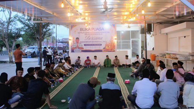 
 📸 Kalapas Bengkalis Priyo Tri Laksono bersama jajaran Lapas dan insan pers buka puasa bersama di Cafe eF_Pali Lapas Kelas IIA Bengkalis.