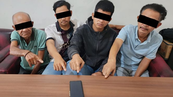 
 📸 Tersangka bersama barang bukti.